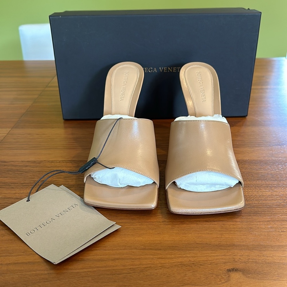 Bottega Veneta Tan Leather Square-Toe Mule Heels - Picture 2 of 6